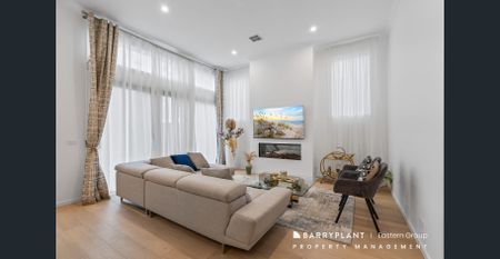 Luxury Family Living with Space, Style & Convenience - Photo 2