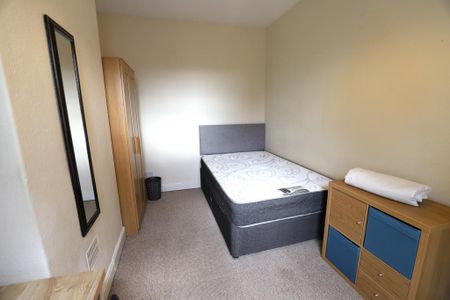 4 bedroom terraced house to rent - Photo 4