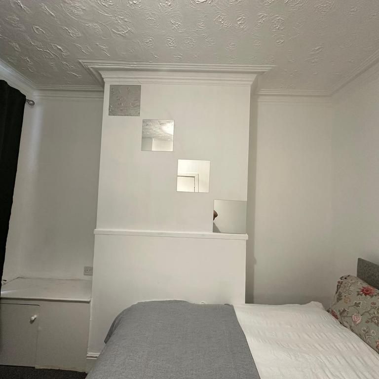 3 bedroom house of multiple occupation to rent - Photo 1