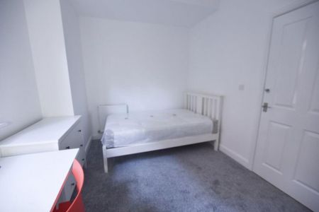 4 bedroom apartment to rent - Photo 4