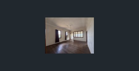 Family Home With Huge Yard, Convenient Location - Photo 2