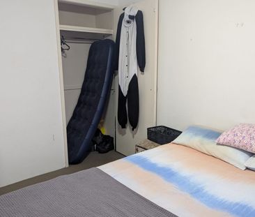 Private Room with Own Bathroom - Photo 2