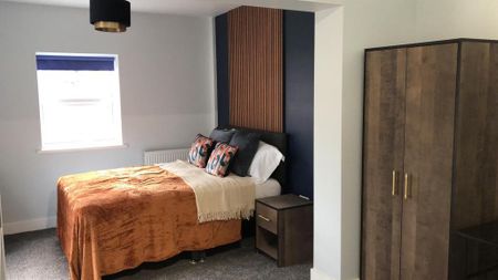 1 bedroom in a house share to rent - Photo 2