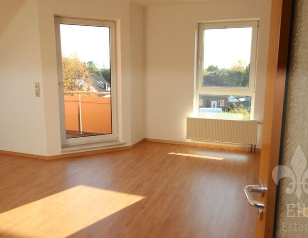 Individuelle 2 Zimmer Dachgeschosswohnung mit Balkon und Tageslichtbad im Lindenplatz/Hermsdorf - Photo 1