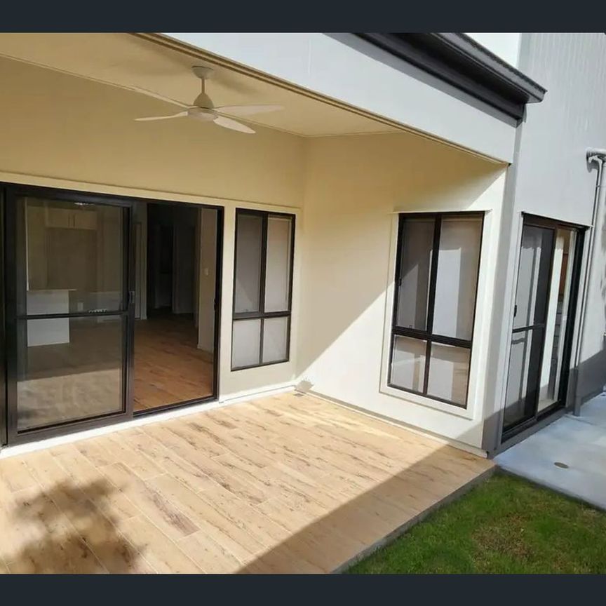 2/218 Finucane Road, Alexandra Hills, Qld 4161 - Photo 1