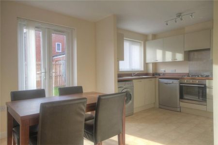 3 bedroom detached house to rent - Photo 2