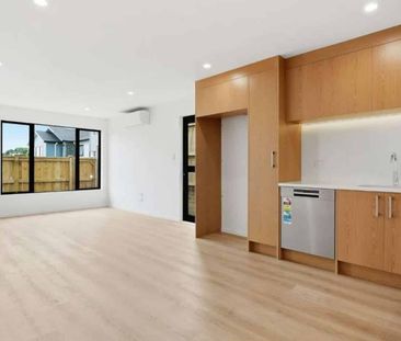 Rare layout 3 Bedroom 3 ensuite bathroom townhouse - Photo 4