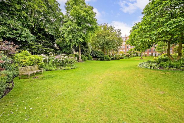 A bright and well-proportioned four double bedroom apartment, situated on the fourth floor (with lift) of this popular block in SW5. Benefitting from access to communal gardens and a porter - Photo 1