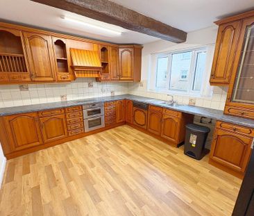 3 bedroom semi-detached house to rent - Photo 4