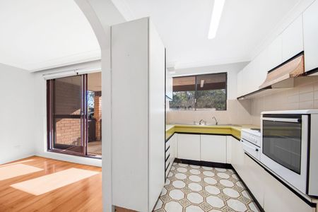 Spacious 2 Bedroom Apartment In Convenient, Family Friendly Complex - Photo 5