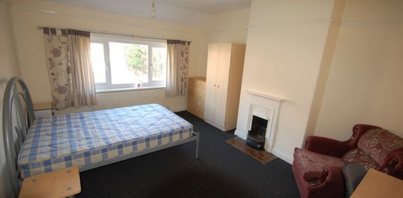 3 Bedroom Student Property - Photo 2