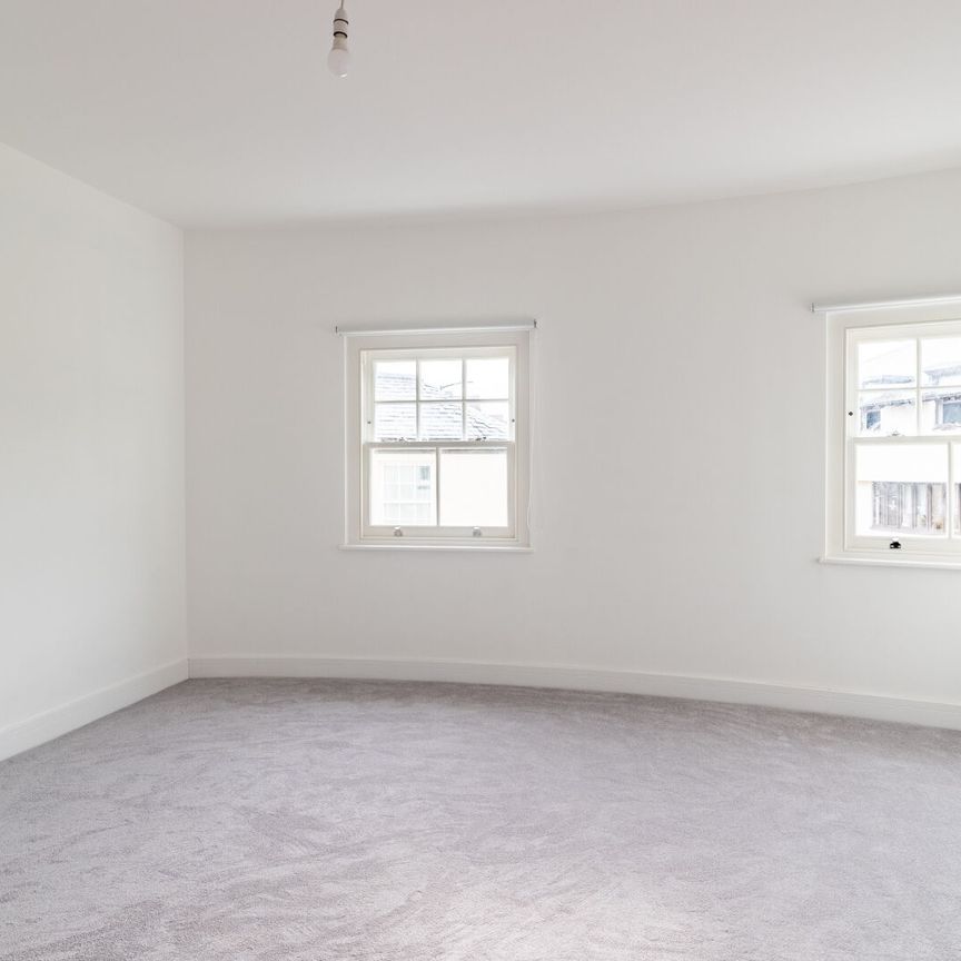 Available unfurnished from 09/01/2026 - Photo 1