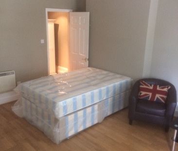 Studio Flat, Bedford Hill, SW12 - Photo 2