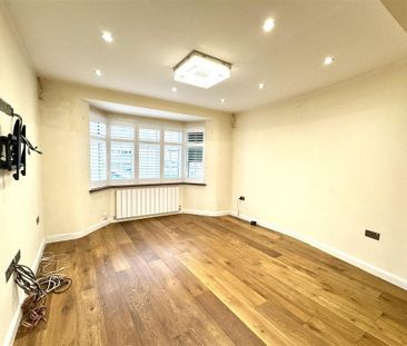 4 bedroom end of terrace house to rent - Photo 1