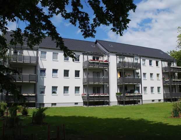 Sonnige Aussichten: Helle 2-Zimmer-Wohnung mit Balkon in Top-Lage - Foto 1