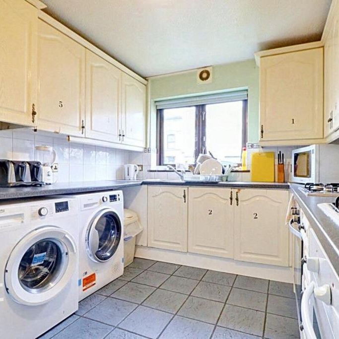 1 bedroom in a house share to rent - Photo 1