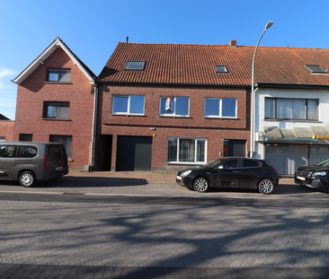 Gerenoveerd duplex-appartement met 3 slaapkamers, terras en autosta... - Foto 2
