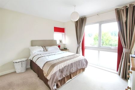 Brantwood Court, West Byfleet, Surrey, KT14 6BU - Photo 4