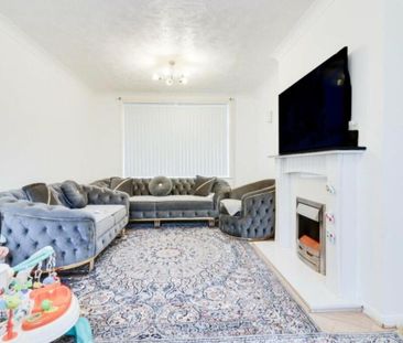 Iveson Crescent - Photo 1