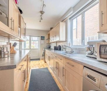 South Avenue, Egham, TW20 - Photo 2