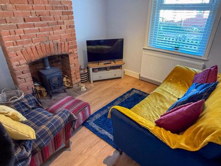 2 bedroom terraced house to rent - Photo 2