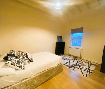 4 bedroom terraced house to rent - Photo 3