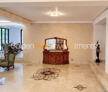 Vilă Individuala spațioasă | Locație premium - Photo 3