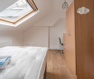 3 bedroom flat to rent - Photo 3