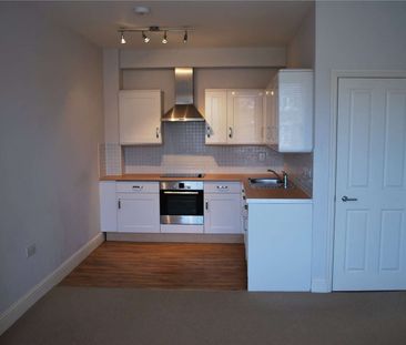 A first floor one bedroom apartment centrally located on the High Street - Photo 2