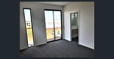 Modern Designer Home in Rochedale Estate - Photo 4