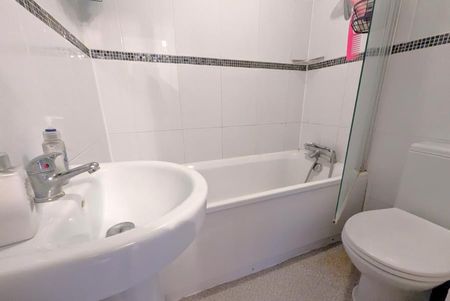 Rosebury Drive, Woking, Surrey, GU24 - Photo 4