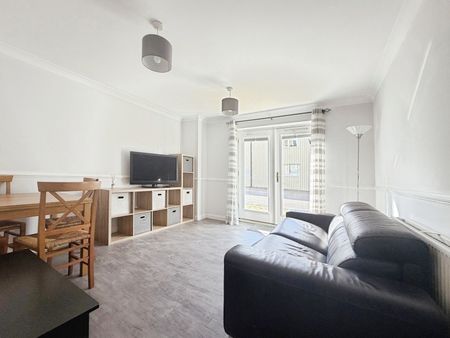 Hummer Road, Egham, Surrey, TW20 9BF - Photo 2