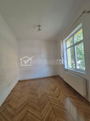 Apartament 3 camere semidecomandate, Centru, terasa, curte - Photo 1