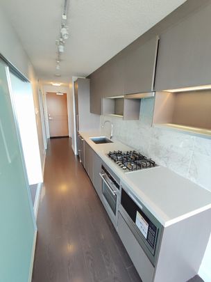 Park Avenue. One Bedroom Close to King George Skytrain Station - Photo 1
