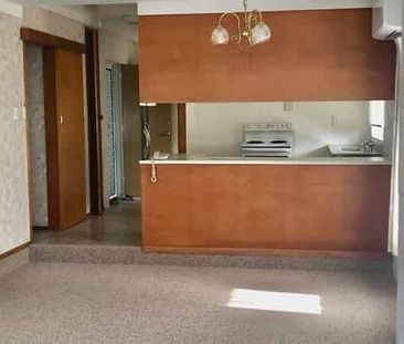 Charming 2BR Home in Mangere Bridge - Photo 1