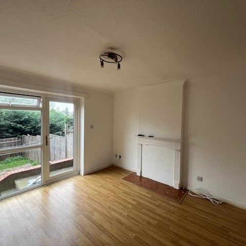 Surrey Close - Photo 1