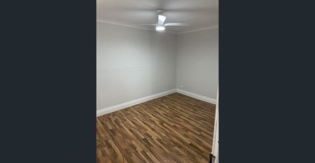 Modern, Accessible 3- Bedroom Home Minutes from the Water - Photo 2