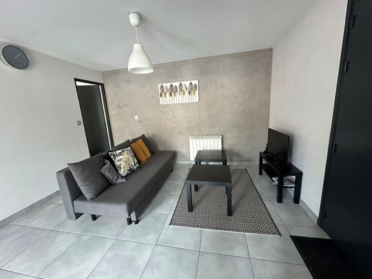 T2 meublé lumineux dans le centre de Châtillon-sur-Chalaronne - Photo 1