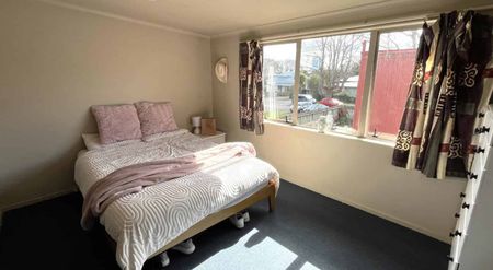 Stylish, spacious and centrally located - Photo 3