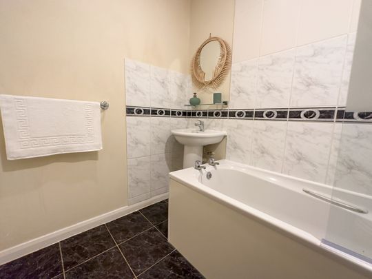 1 Bed Flat, Regent House, BN1 - Photo 1