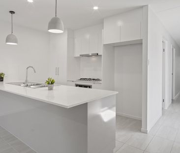 SECURE, MODERN LIVING WITH GAS COOKING!! - Photo 2