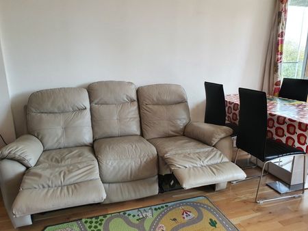2 Bed Flat, Honister, RG1 - Photo 2