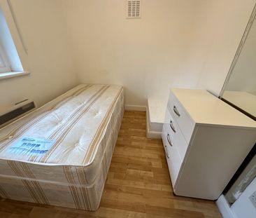 Room in a Shared House, High Road, NW10 - Photo 4