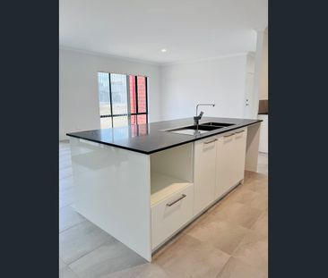 Sweet Spacious Brand New Home. - Photo 6