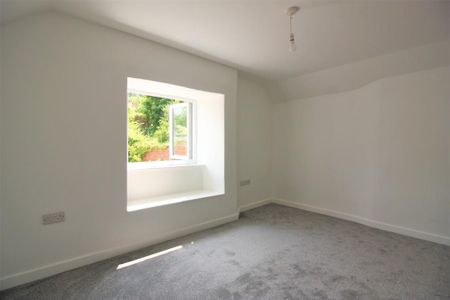 2 bedroom semi-detached house to rent - Photo 4