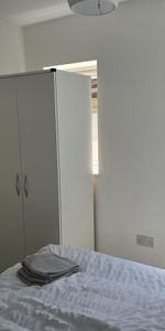 1 Bed Detached House, Wood Lane, W12 - Photo 3