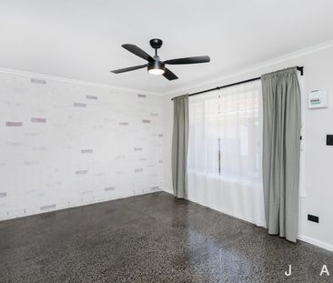 Stylish Renovated unit in the Heart of Footscray - Photo 2