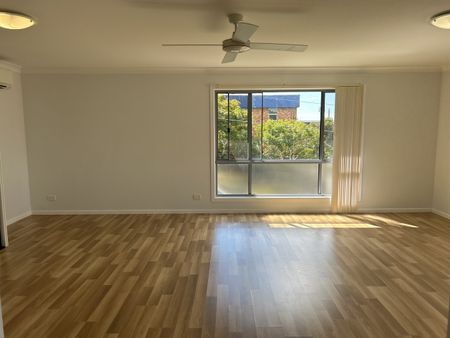 Neat & Tidy Studio + Air con! - Photo 2