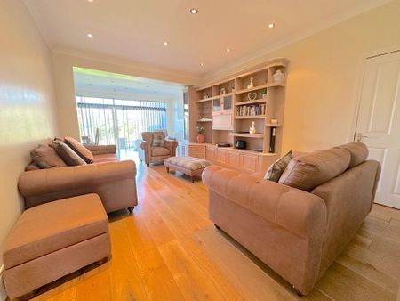 5 bedroom detached house to rent - Photo 2