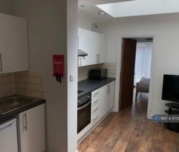 Studio to rent - Photo 2